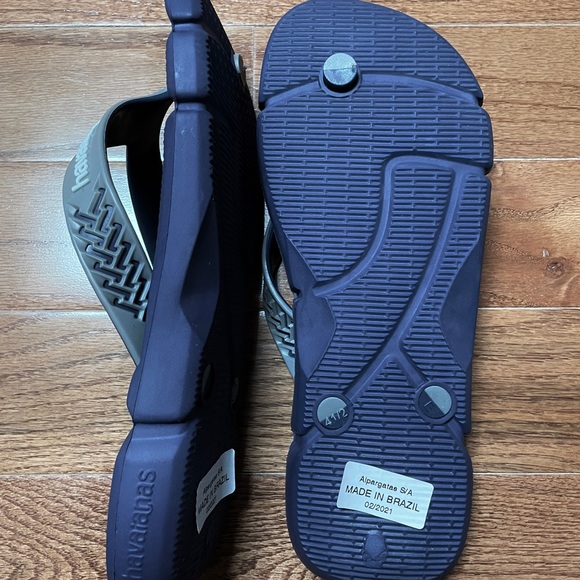 *SOLD* NWT Havaiana’s Power 2.0 Flip Flops Men’s 9.5 - Picture 1 of 6